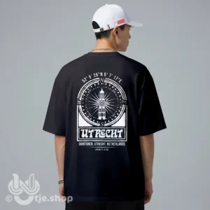 oversized zwart tshirt met Utrecht Kompas print en domtoren
